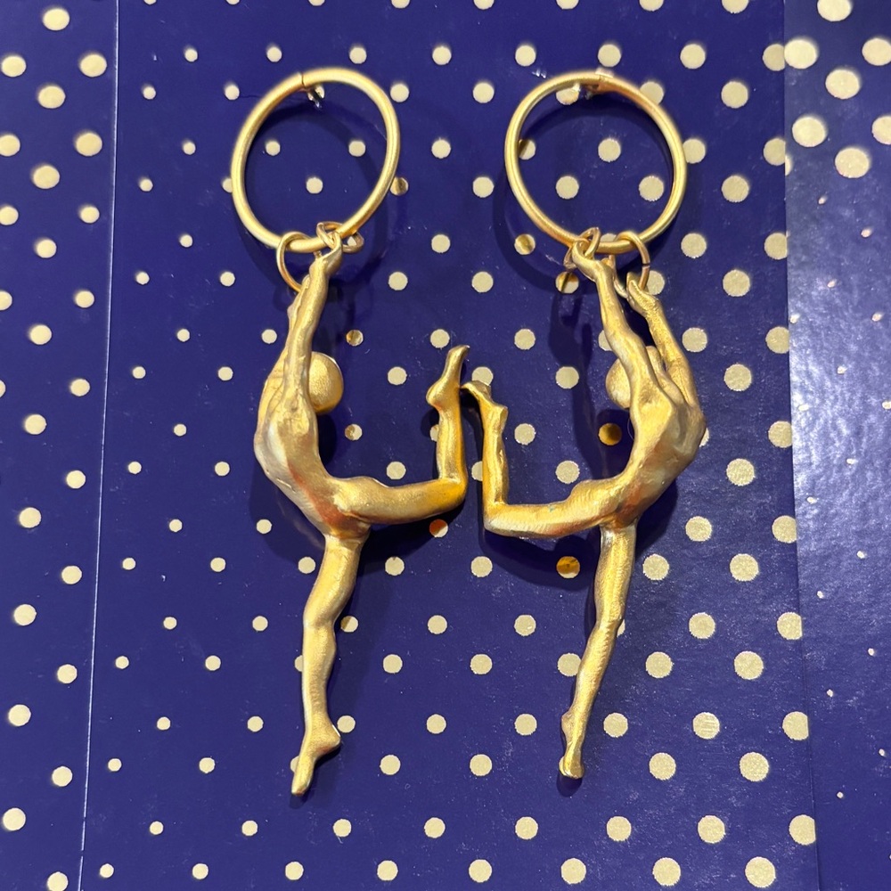 🧑‍🩰 Vintage Artisan Leaping Dancer Gold Hoop Drop Earrings 🧑‍🩰